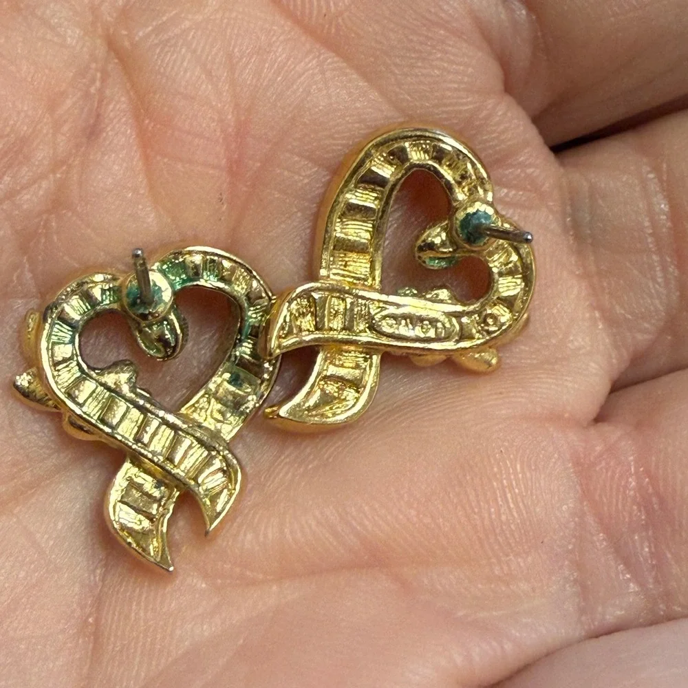 Vintage Avon Gold Tone Peach Enamel Heart Ribbon Rose‎ Stud Earrings